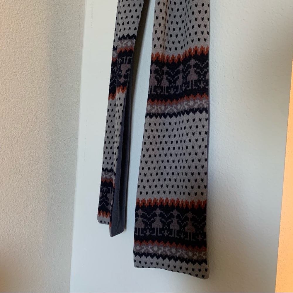 Gray scarf - Picture 4 of 11